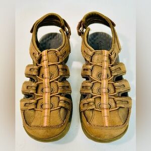 Clarks “Privo” Beige Leather Hiking Sandals, Waterproof,  size 8